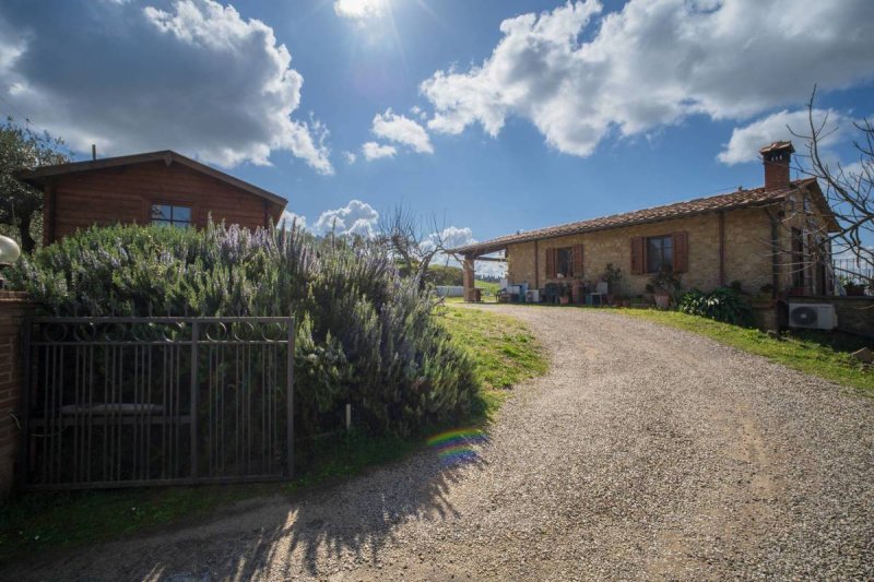 Casa independente em Volterra
