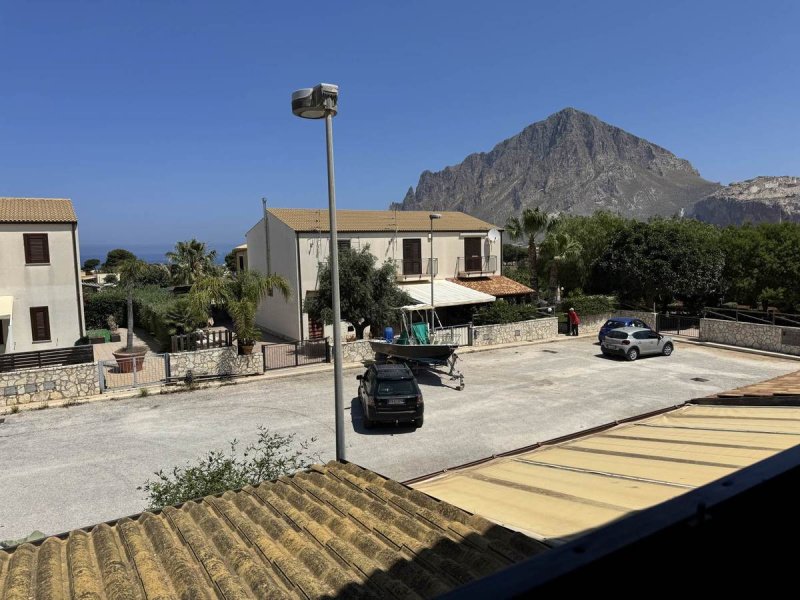 Half-vrijstaande woning in Custonaci