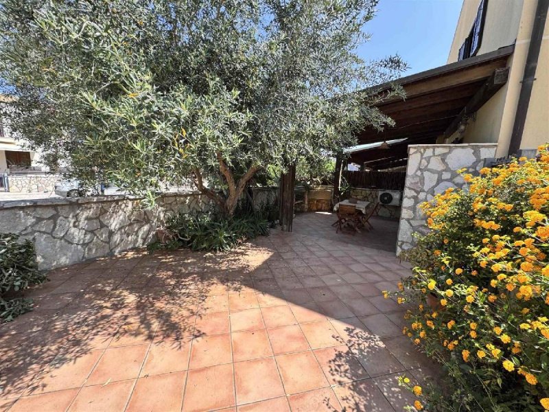 Half-vrijstaande woning in Custonaci