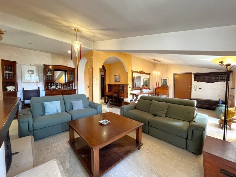 Ático en Broccostella