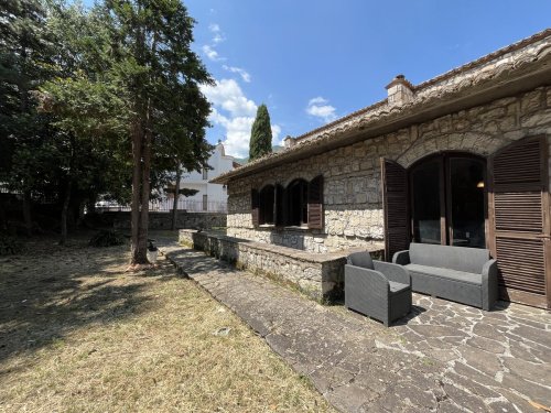 Villa in Atina