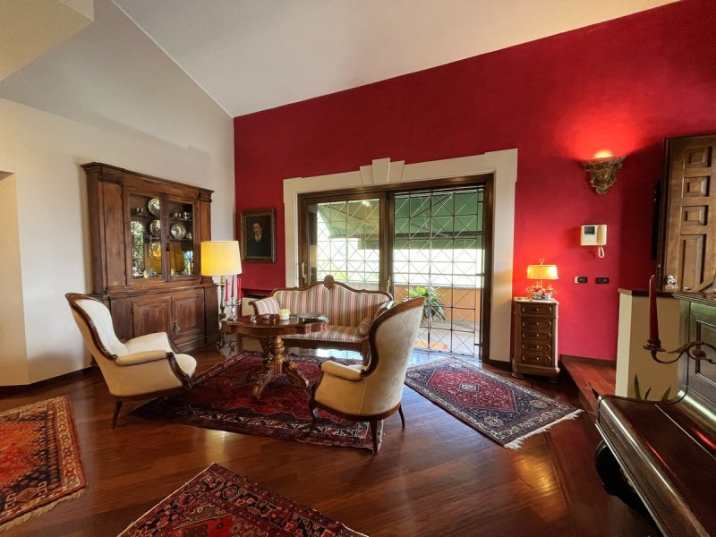 Villa i Atina