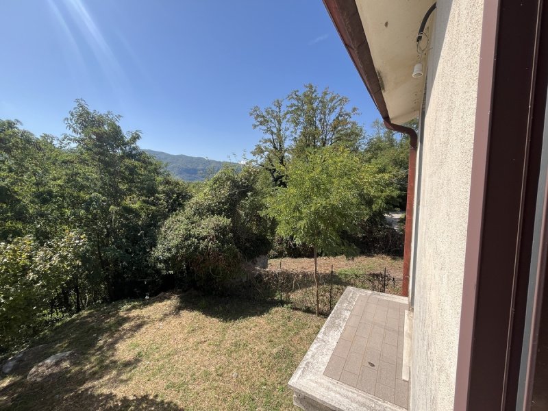 Maison jumelée à Atina