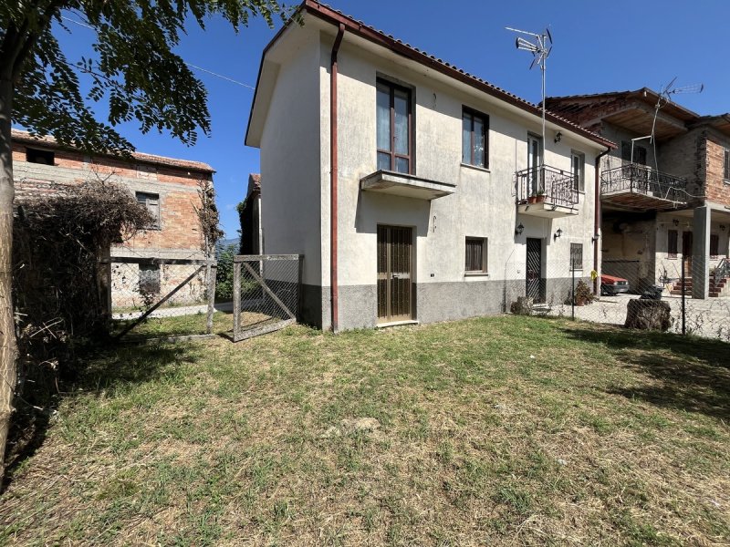 Maison jumelée à Atina