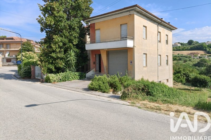 Villa in Montottone