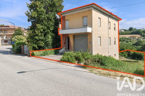Villa in Montottone