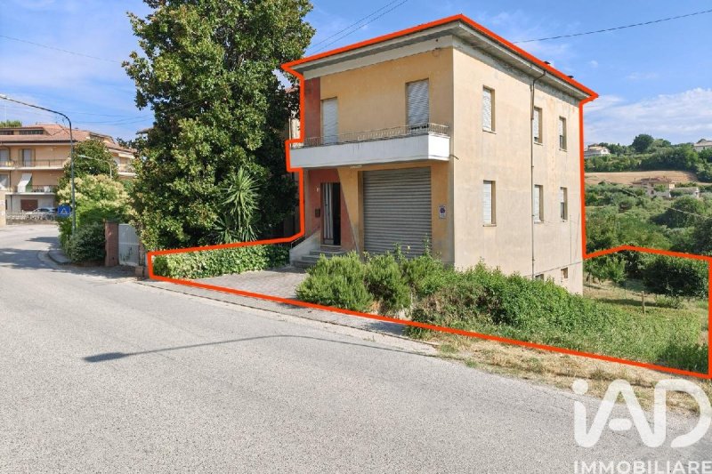 Villa in Montottone