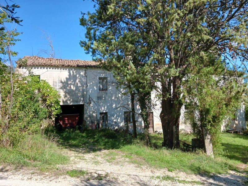 Сельский дом в Купрамонтана