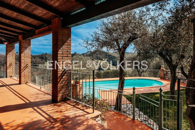 Parhus i Vezzano Ligure