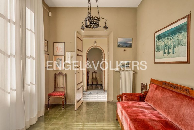 Historisk lägenhet i Carrara