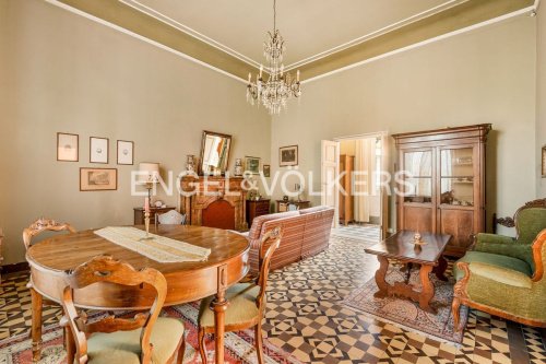 Historisk lägenhet i Carrara