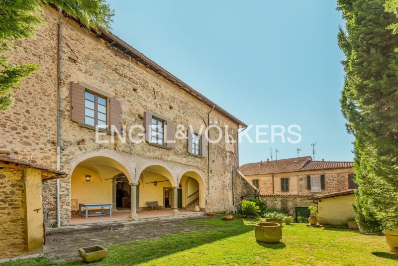 Historiskt hus i Villafranca in Lunigiana