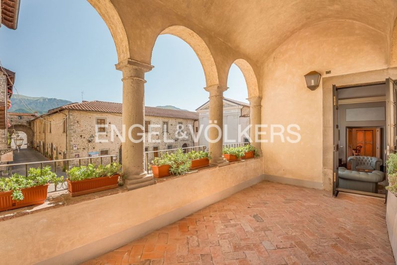 Historiskt hus i Villafranca in Lunigiana