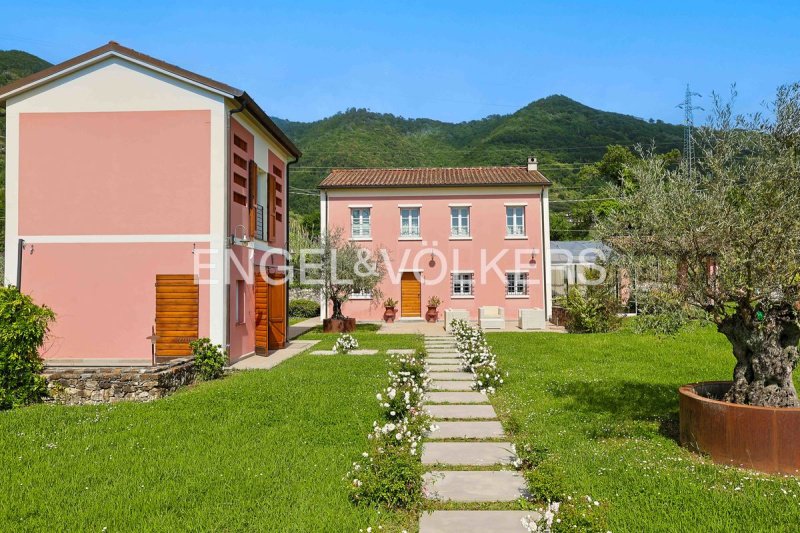 Villa in Luni