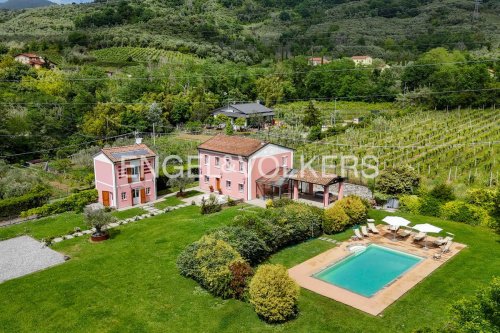 Villa in Luni