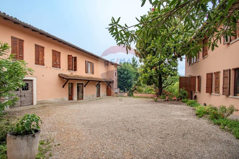 Hus på landet i Calvagese della Riviera