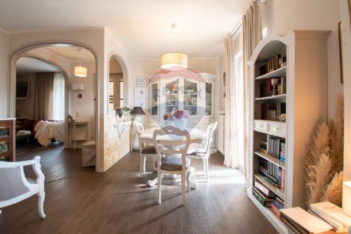 Особняк в Адрара-Сан-Мартино