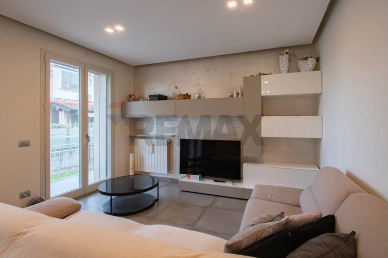 Half-vrijstaande woning in Castel Rozzone