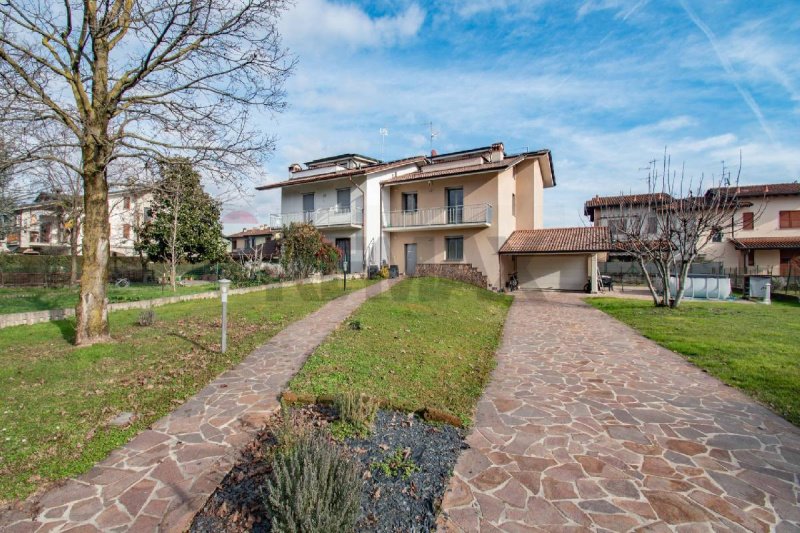 Half-vrijstaande woning in Castel Rozzone