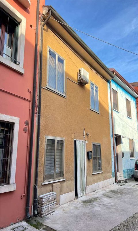 维罗纳自由镇半独立房屋