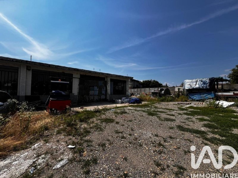Edifício comercial em San Benigno Canavese