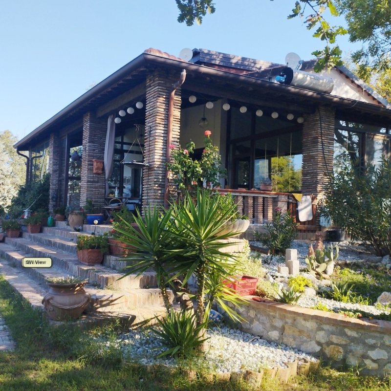 鲁比科内河畔索利亚诺乡间房屋