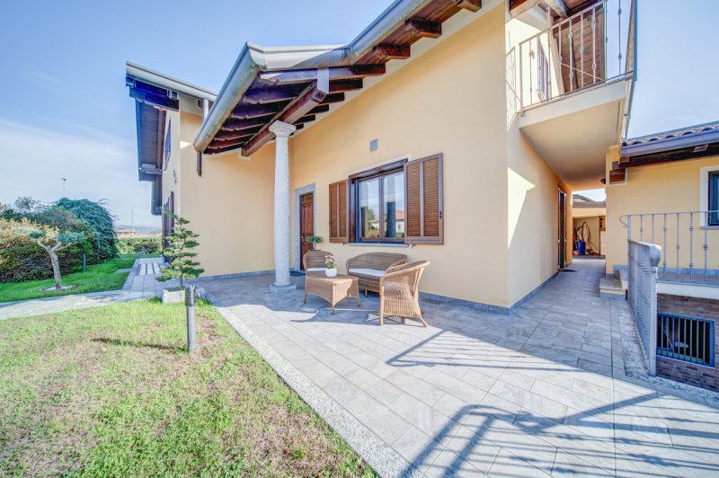 Villa in Castelletto sopra Ticino