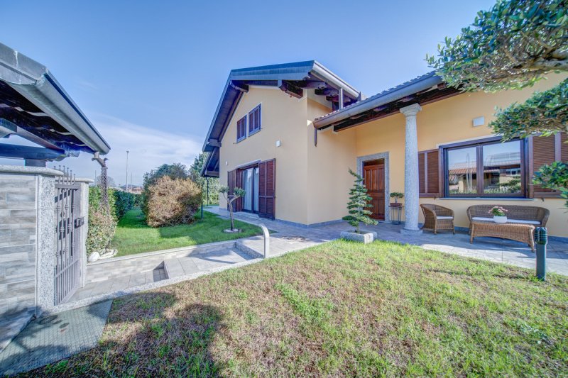 Villa in Castelletto sopra Ticino