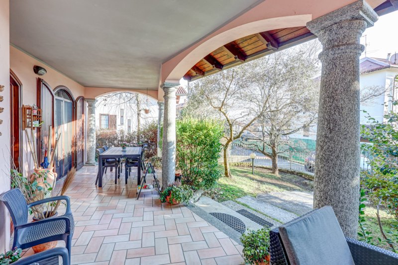 Villa in Castelletto sopra Ticino