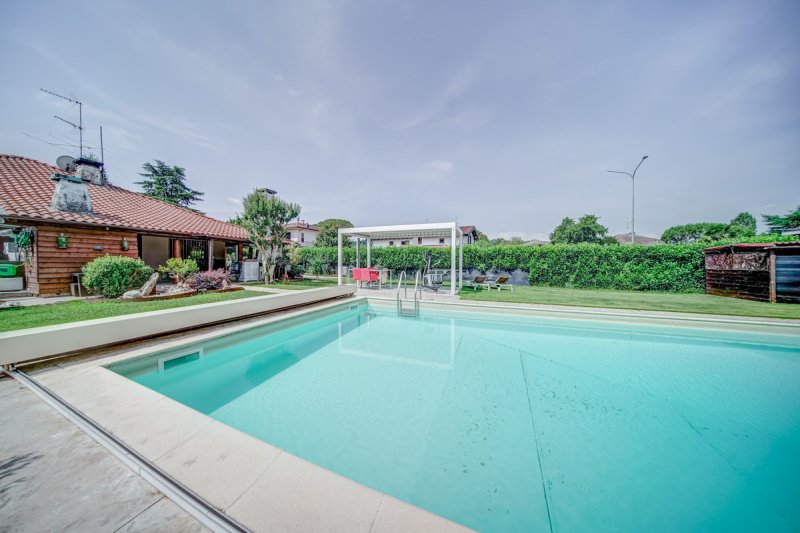 Villa in Castelletto sopra Ticino