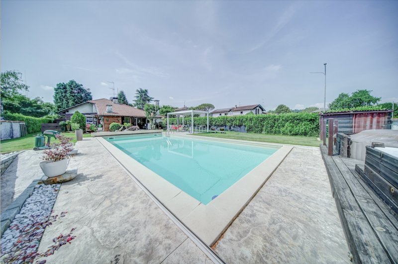 Villa in Castelletto sopra Ticino