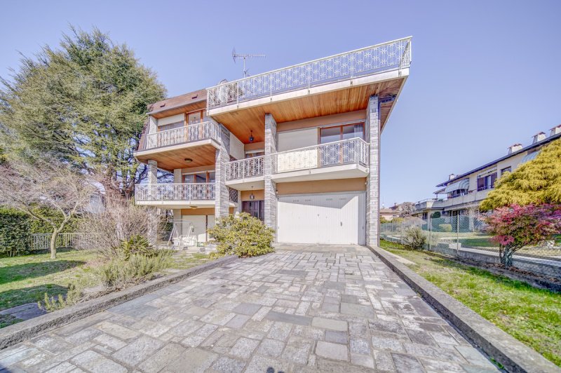 Villa in Sesto Calende
