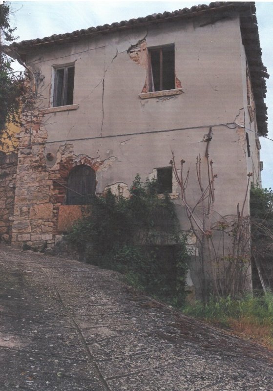 Top-to-bottom house in Ascoli Piceno