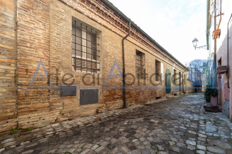 Edifício comercial em Santarcangelo di Romagna