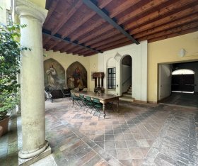 Historisk lägenhet i Brescia