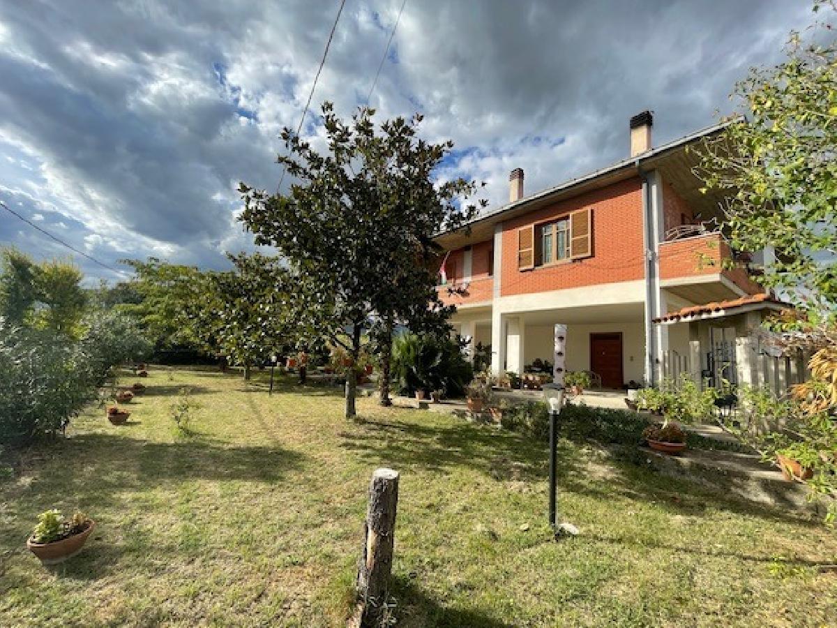 3 bedrooms detached house, 150 m² Catignano, Pescara (province)