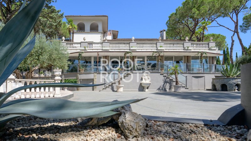 特拉西梅诺湖畔帕西尼亚诺别墅