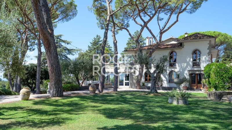 特拉西梅诺湖畔帕西尼亚诺别墅