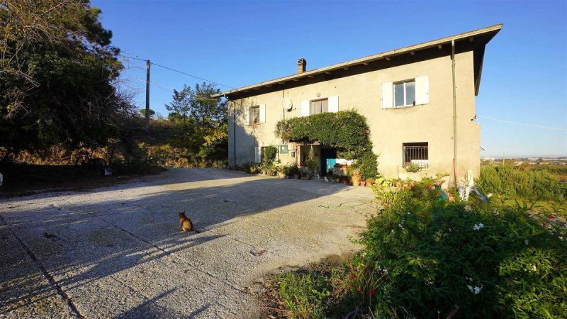 Особняк в Лонджано