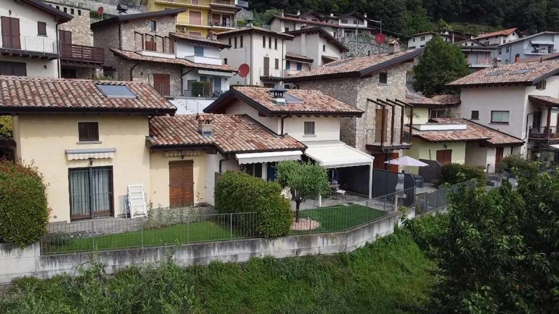 Maison mitoyenne à Costa Volpino
