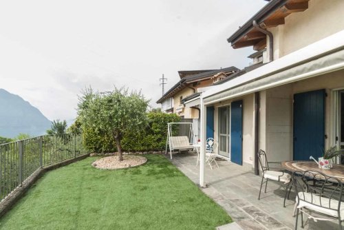 Moradia com terraço em Costa Volpino