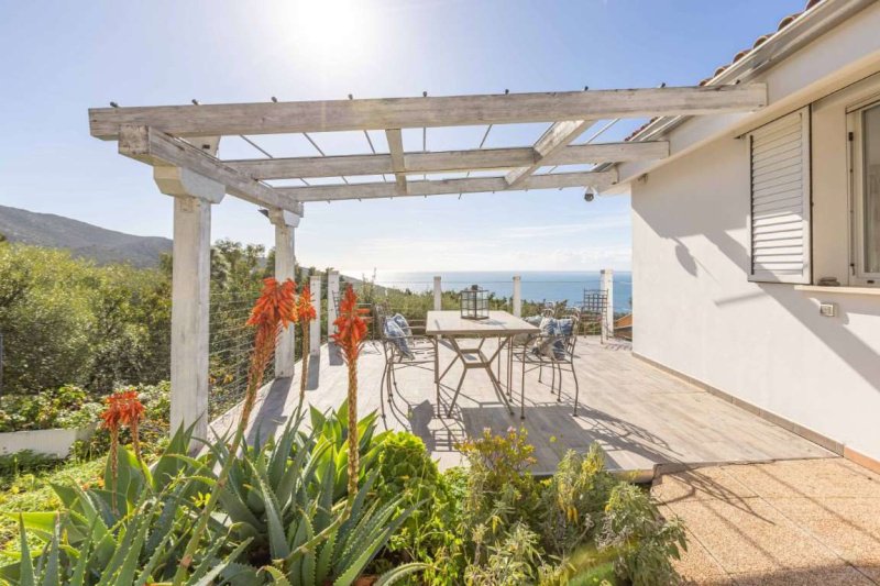 Вилла в Куарту-Сант'Элена