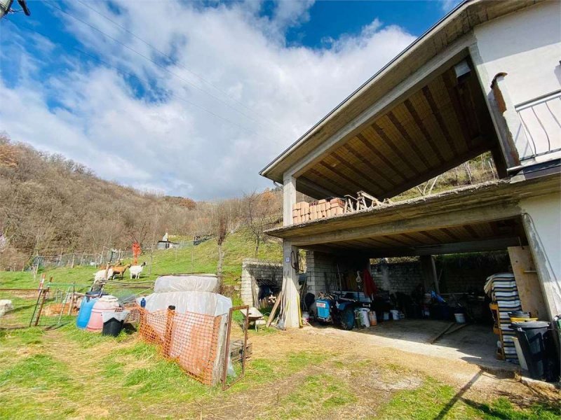 菲亚米尼亚诺半独立房屋