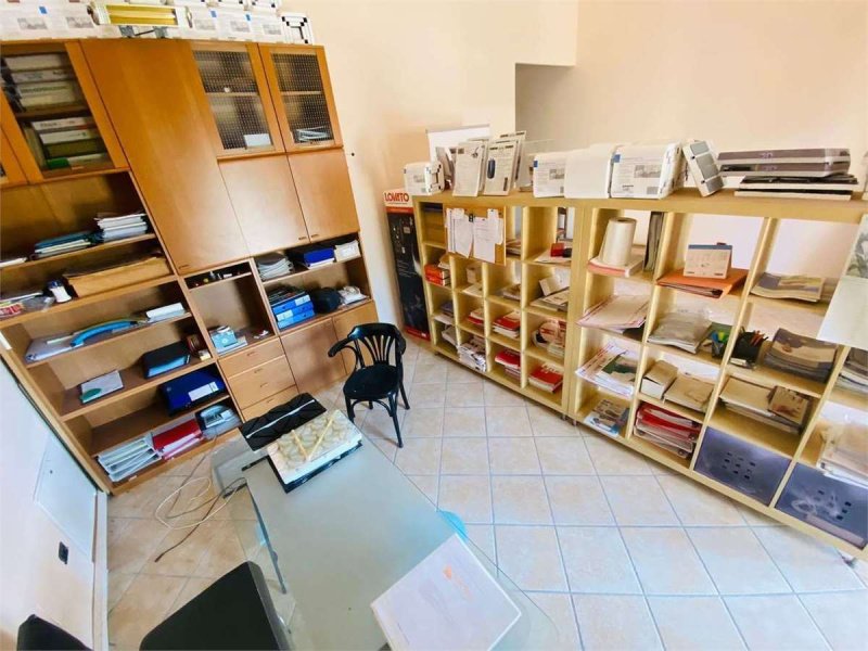 Kommersiell byggnad i Poggio Nativo