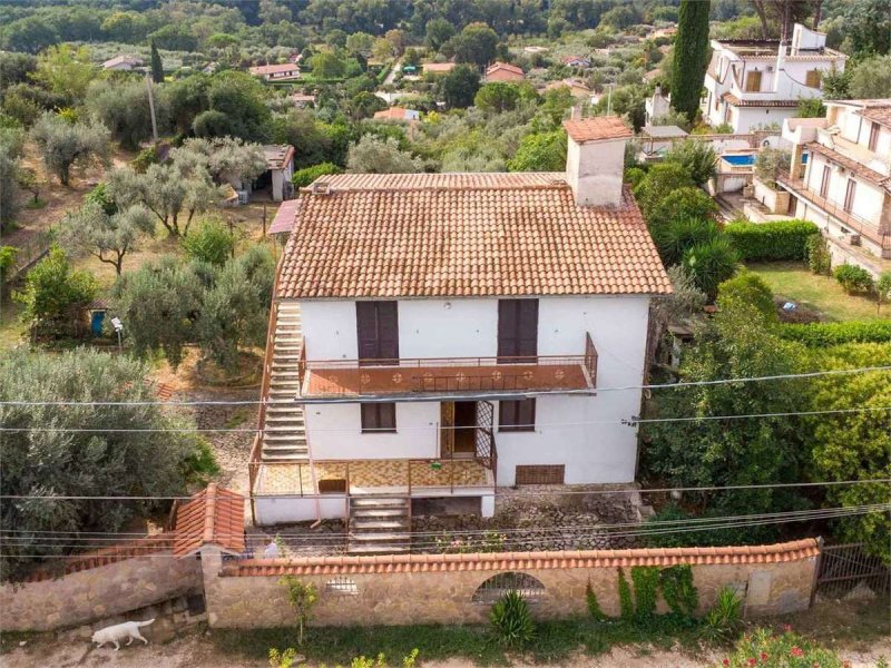 Moradia em Fara in Sabina