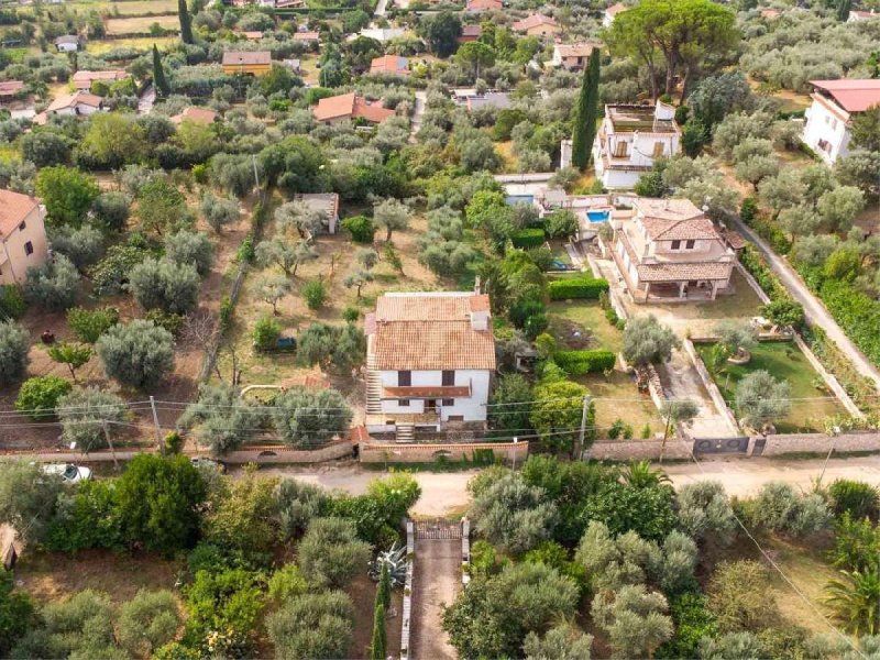 Moradia em Fara in Sabina