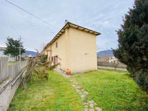 莱奥内萨半独立房屋