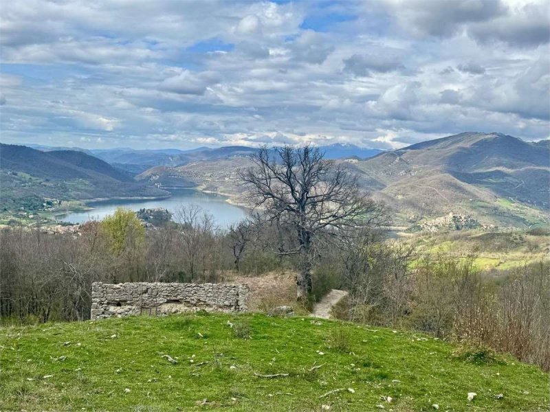 Hus i Castel di Tora