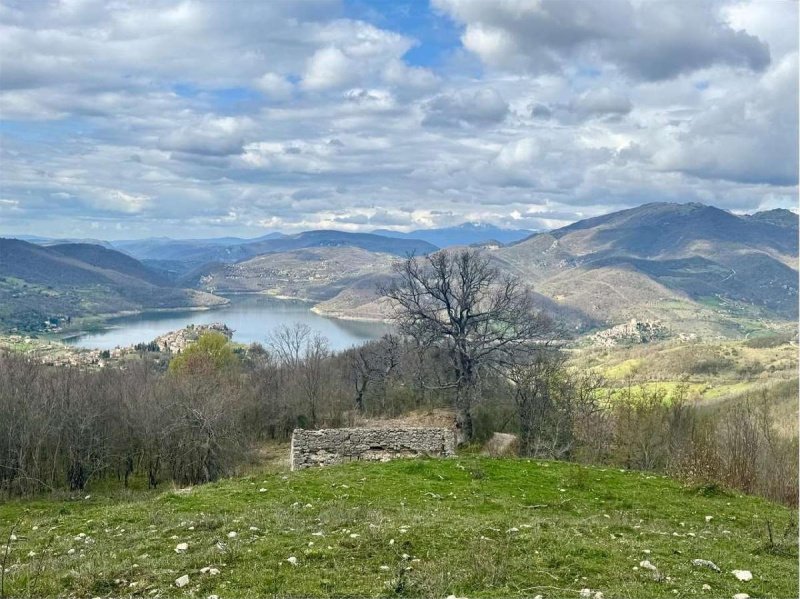 Hus i Castel di Tora