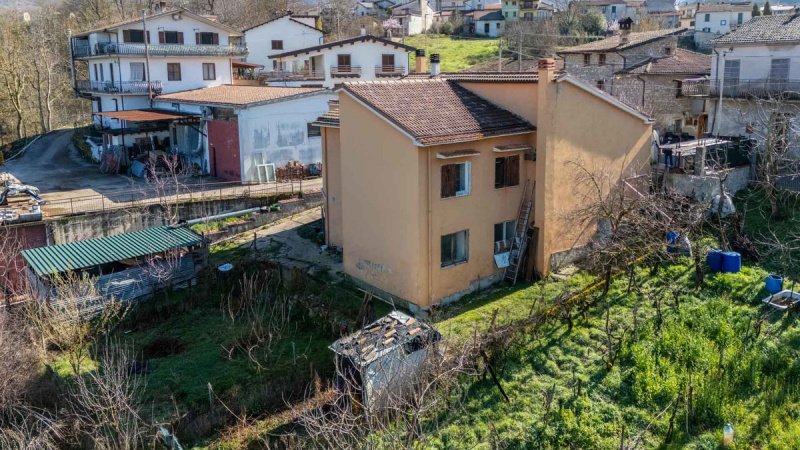 Casa indipendente a Pescorocchiano